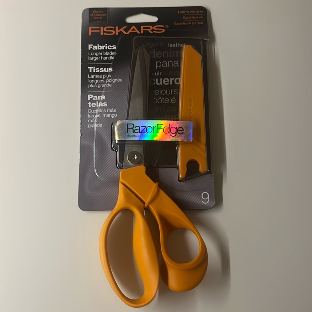 Fiskars Fabrics Razor Edge size 9 Shears Scissors NEW